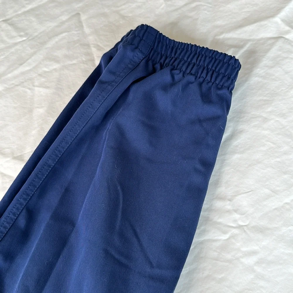 Movement Mens Navy Blue Scrubs Tapered Joggers with multiple pockets. Inseam 28”